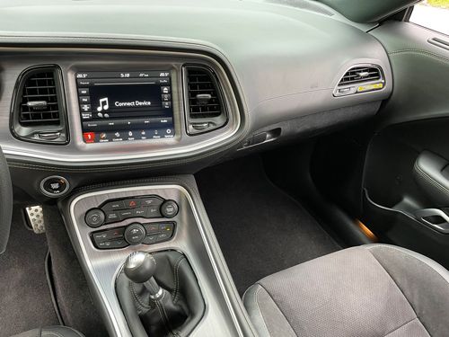 2023-Dodge-Challenger-Swinger-Special-Edition-infotainment
