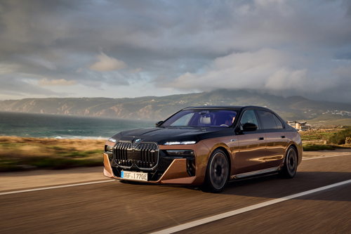 2024_BMW_i7_M70_xDrive_f