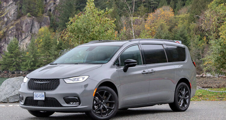 2023-Chrysler-Pacifica-1