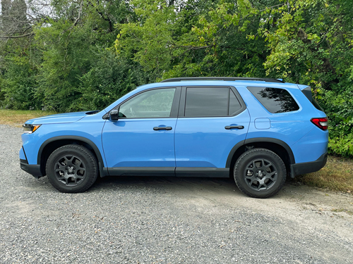 2023-Honda-Pilot-TrailSport-side