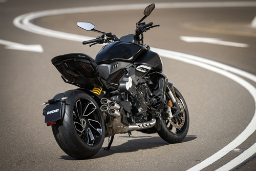 2023-Ducati-Diavel-V4-rear-three-quarters