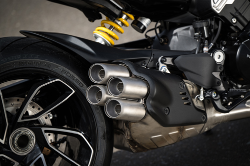 2023-Ducati-Diavel-V4_exhaust