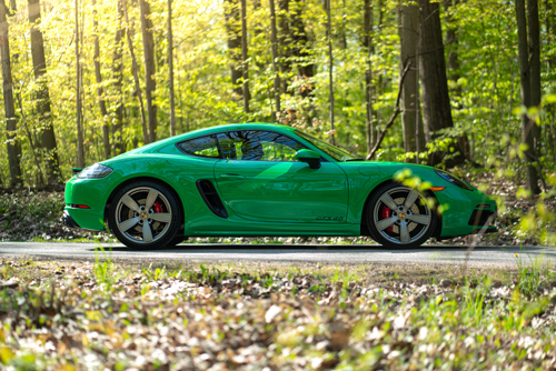 2023-Porsche-718-Cayman-GTS-40-side