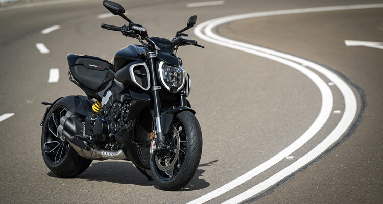 2023_Ducati_Diavel_V4_1