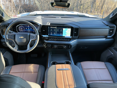 2024-Chevrolet-Silverado-cockpit
