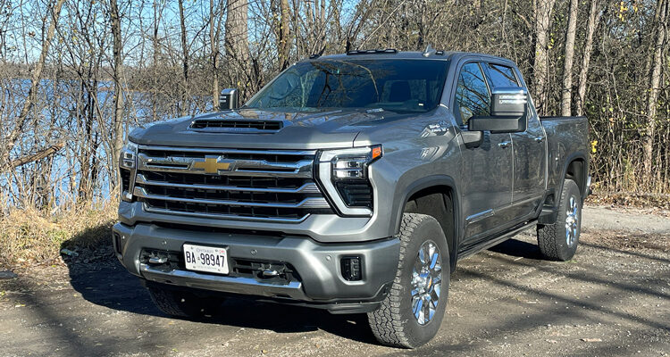 2024-Chevrolet-Silverado-exterior-1