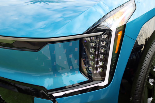 2024-Kia-EV9-headlight