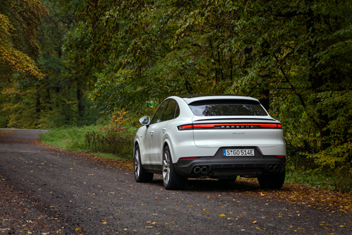 2024-Porsche-Cayenne-E-Hybrid-rear