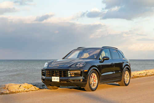 2024-Porsche-Cayenne-S-front-three-quarters