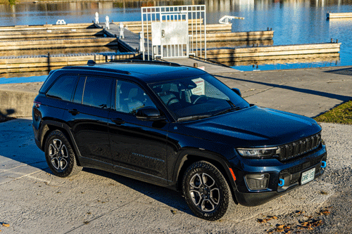 2023-Jeep-Grand-Cherokee-4xe-Trailhawk-front-three-quarters