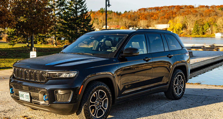 2023-Jeep-Grand-Cherokee-4xe-Trailhawk-front-three-quarters