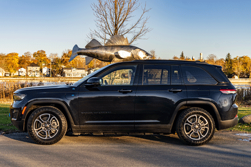 2023-Jeep-Grand-Cherokee-4xe-Trailhawk-side