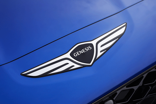 2024-Genesis-G70-hood-emblem