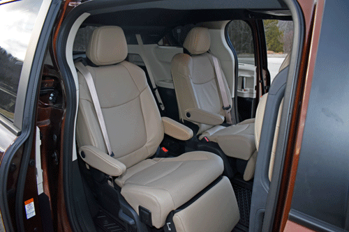 2024-Toyota-Sienna-Hybrid-middle-row-seats