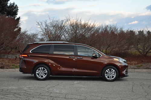 2024-Toyota-Sienna-Hybrid-side