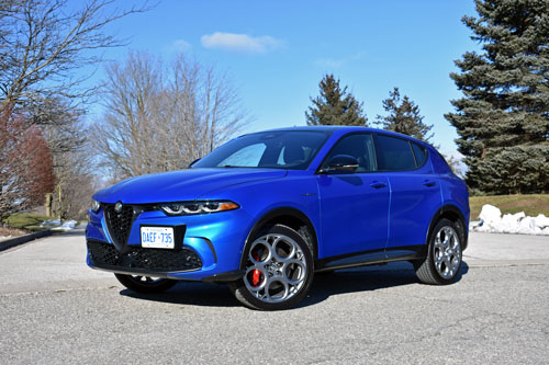 2024-Alfa-Romeo-Tonale-Veloce-front-side-drivers