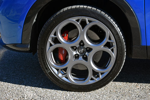 2024-Alfa-Romeo-Tonale-Veloce-wheel