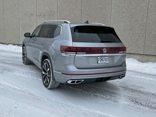 2024-Volkswagen-Atlas-rear