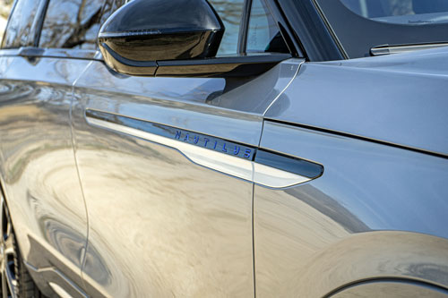 2024-Lincoln-Nautilus-door-logo