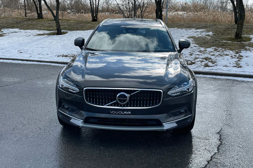 2024-Volvo-V90-front