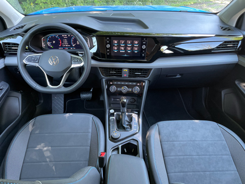 2024-Volkswagen-Taos-Comfortline-Black-dash