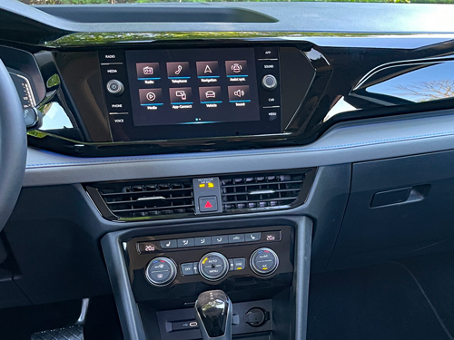 2024-Volkswagen-Taos-Comfortline-Black-infotainment