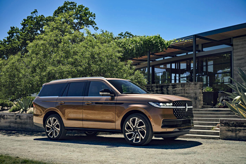 2025-Lincoln-Navigator-Black-Label-side