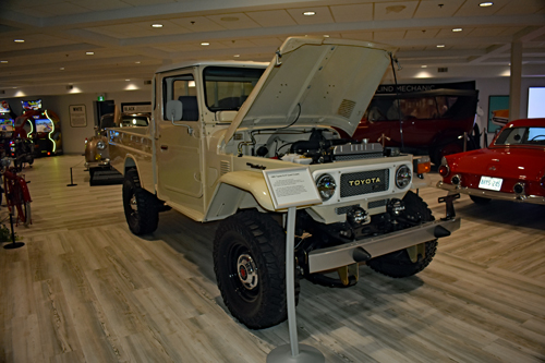 1985 Toyota HD-47 Land Cruiser pick-up truck