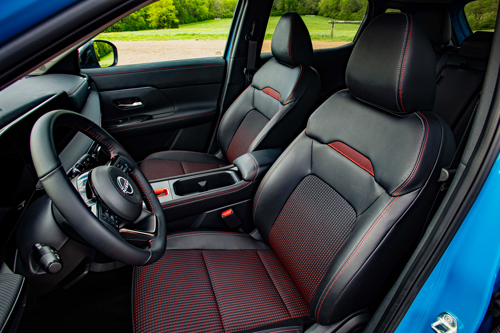 2025-Nissan-Kicks_Blue-front-seats