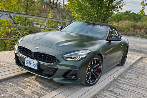 2025-BMW-Z4-M40i-Handschalter-front-three-quarters