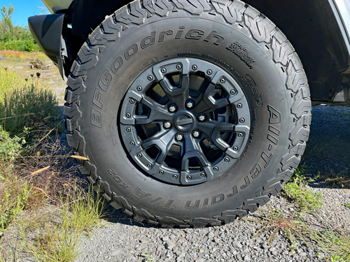2024-Ford-Bronco-Raptor-wheel