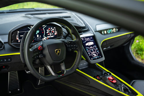 2024-Lamborghini-Revuelto-steering-wheel