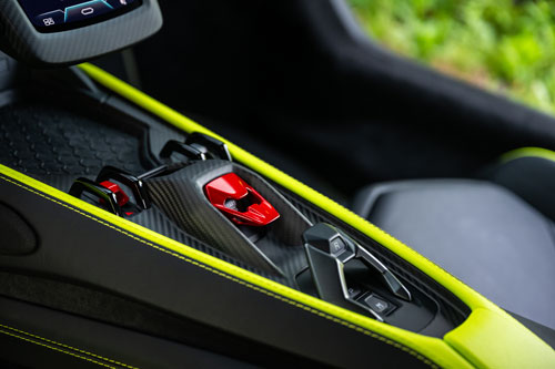 2024-Lamborghini-Revuelto-center-console