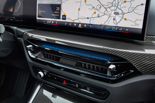 2025-BMW-330i-infotainment