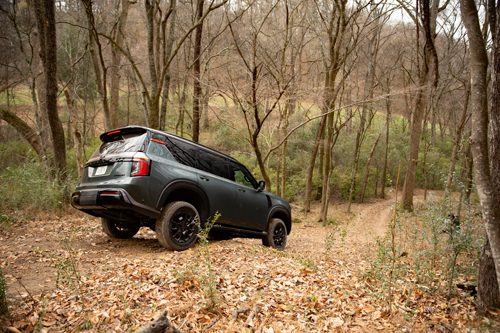 2025-Nissan-Armada-rear-three-quarters