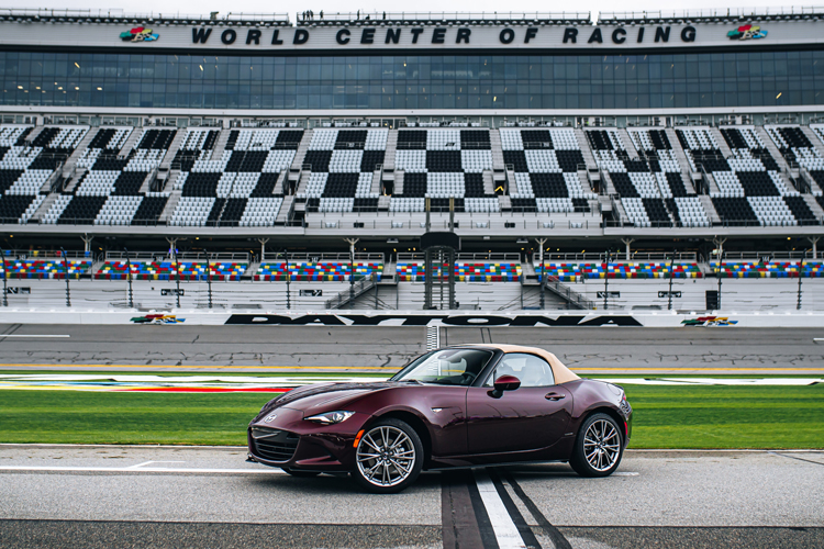 【期間限定値下げ 10/5迄】 TomasaMartin作 ”赤いバラと日記” Mazda Reveals MX-5 35th Anniversary Edition - Vicarious Magazine