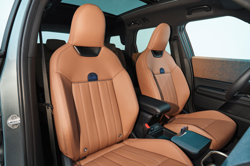2025-Mini-Countryman-SE-ALL4-front-seats