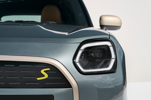 2025-Mini-Countryman-SE-ALL4-headlight