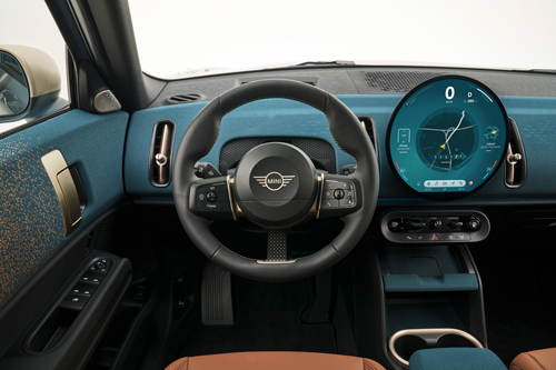 2025-Mini-Countryman-SE-ALL4-steering-wheel-dash