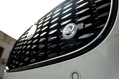 2025-Jaguar-F-PACE-SVR-575-Edition-engine