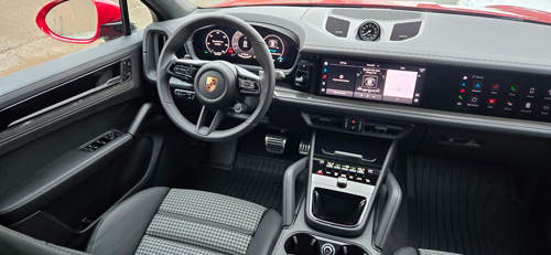 2025-Porsche-Cayenne-GTS-Coupe-dash