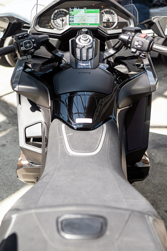 2024-Honda-Goldwing-dash