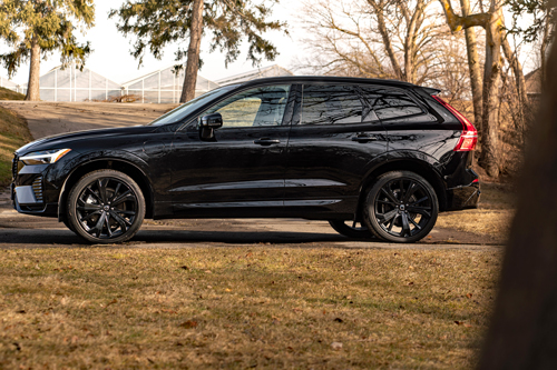 2025 Volvo XC60 Black Edition-side