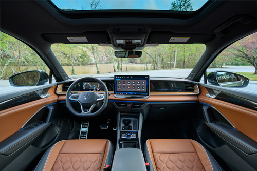 2026-Volkswagen-Tiguan-Turbo-Highline-R-Line-front-seats-and-dash