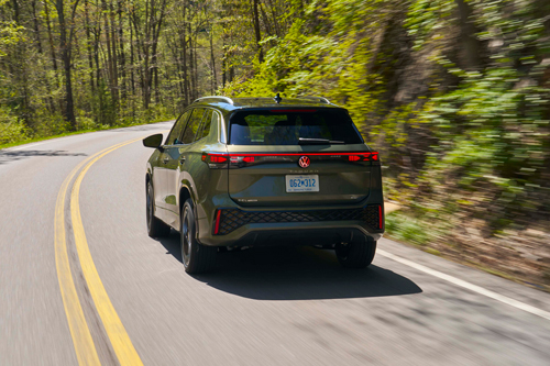 2026-Volkswagen-Tiguan-Turbo-Highline-R-Line-rear-driving