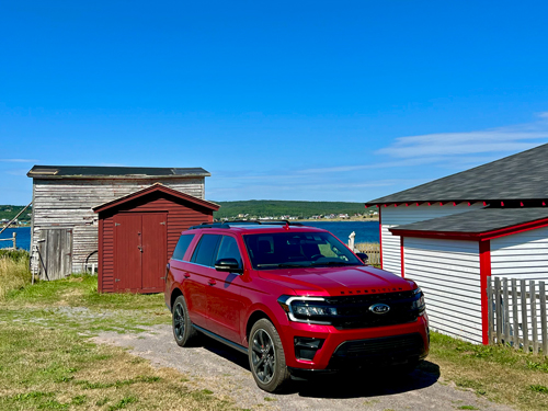 Ford-Expedition-roadtripping