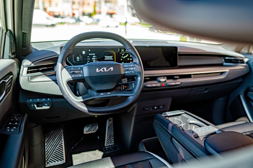 2025-Kia-EV9-Land-AWD-With-GT-Line-Package-front-dash