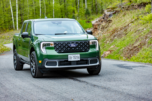 2025-Ford-Maverick-Lariat-Hybrid-AWD-front-driving