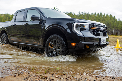 2025-Ford-Maverick-Tremor wades through water