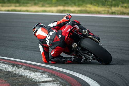 2025-Ducati-Panigale-V2-S-3